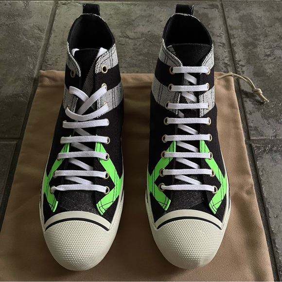 Burberry Bourne M Hi Fluo Hightop Black/Neon Green Sneakers . US 11 Euro 41 New - Picture 2 of 5
